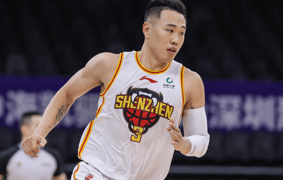 爱游戏娱乐-赛班特表现出色，助球队取得关键胜利