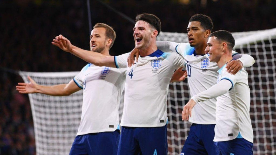 包含国际友谊赛中球队实力差距瞩目的词条