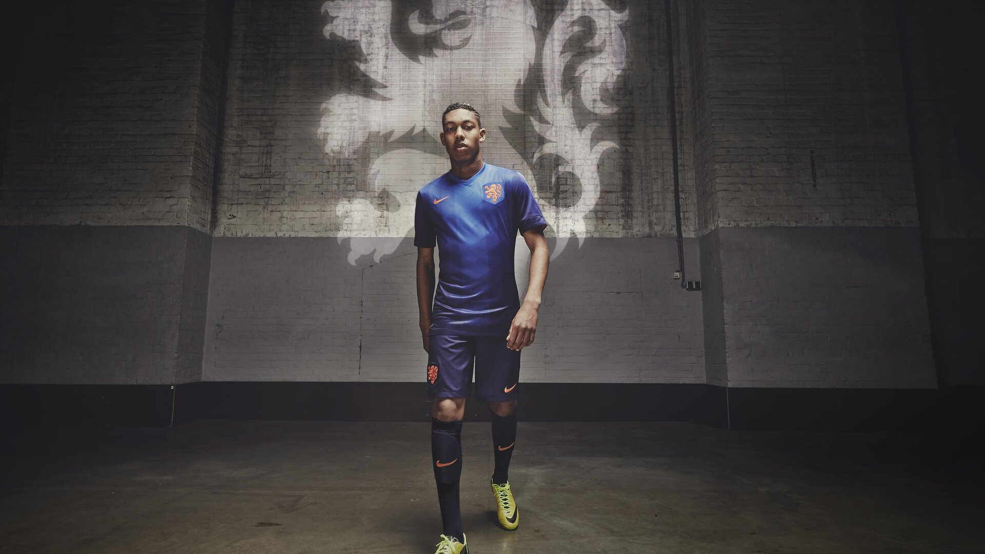 欧冠淘汰赛焦点战，多特蒙德战术解析，如何正面击溃巴拉圭式铁桶阵