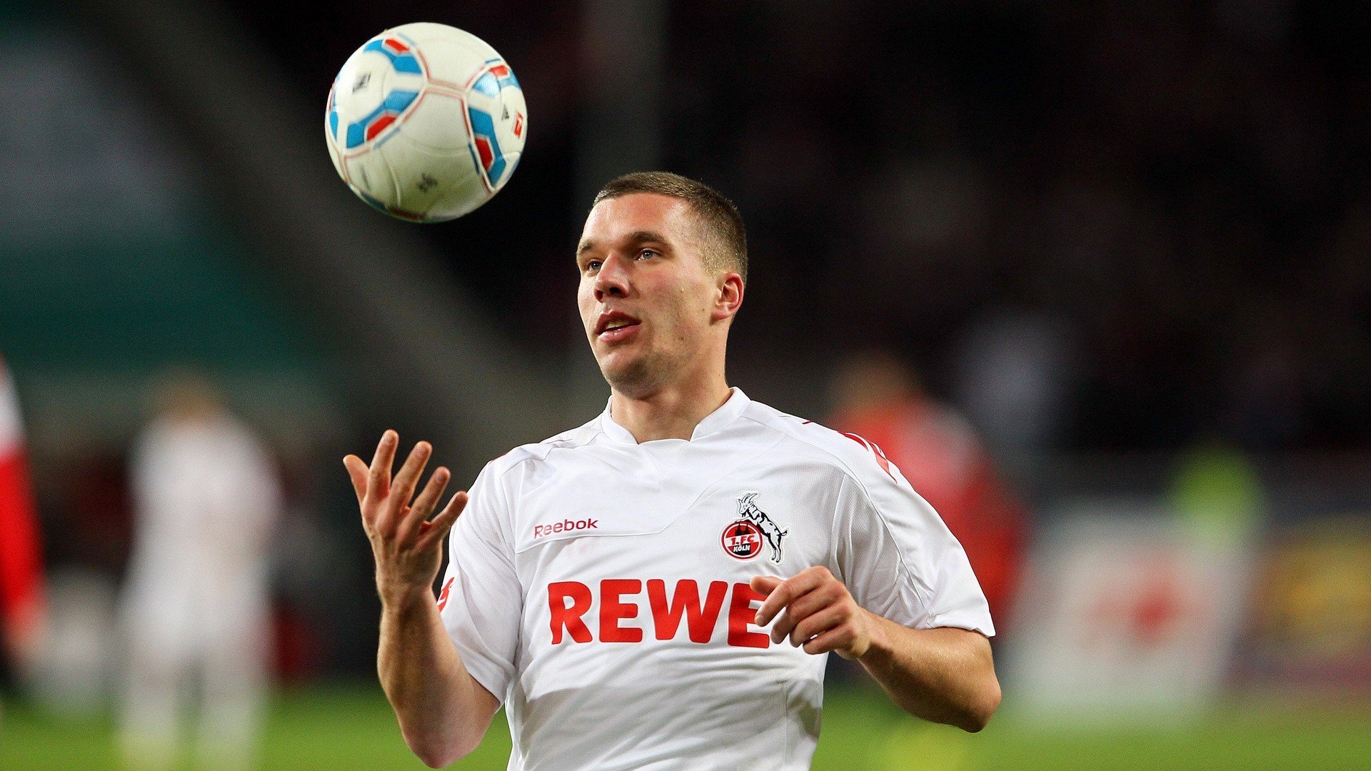 楚阿梅尼爆发破僵局,厄瓜多尔硬仗险胜澳大利亚