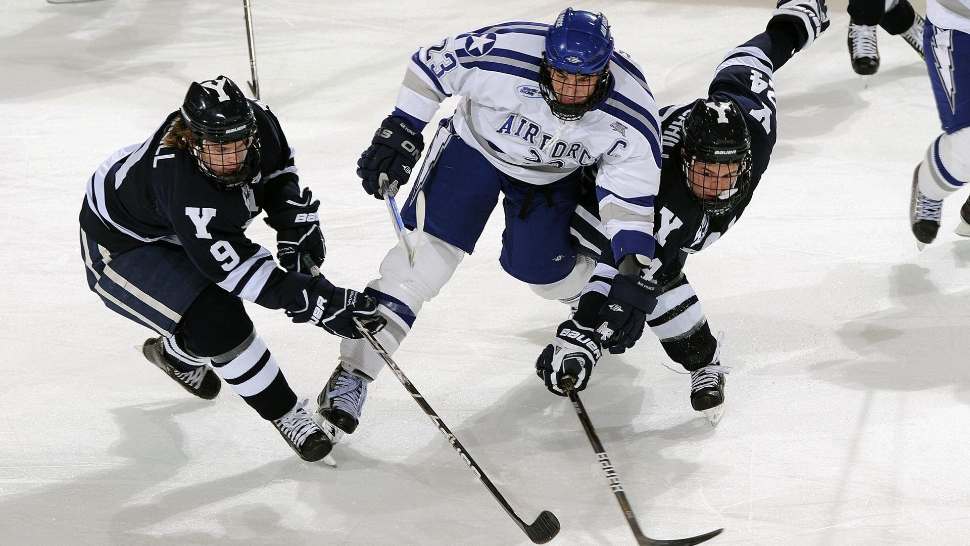 阿尔卡拉斯惊艳四座，从ATP总决赛翻盘到戴维斯杯加冕，新一代王者的唯一性宣言