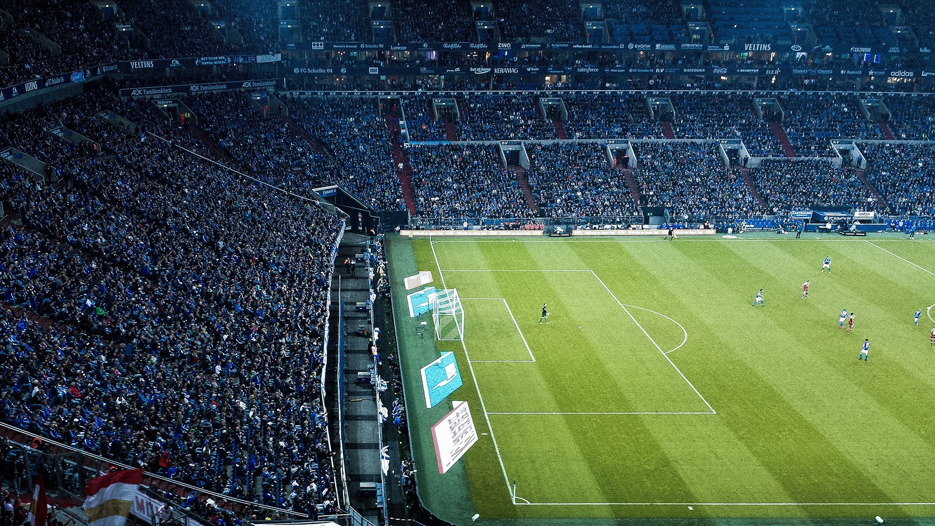 赛道上的绝对统治，法拉利轻取红牛二队，汉密尔顿演绎完美周末