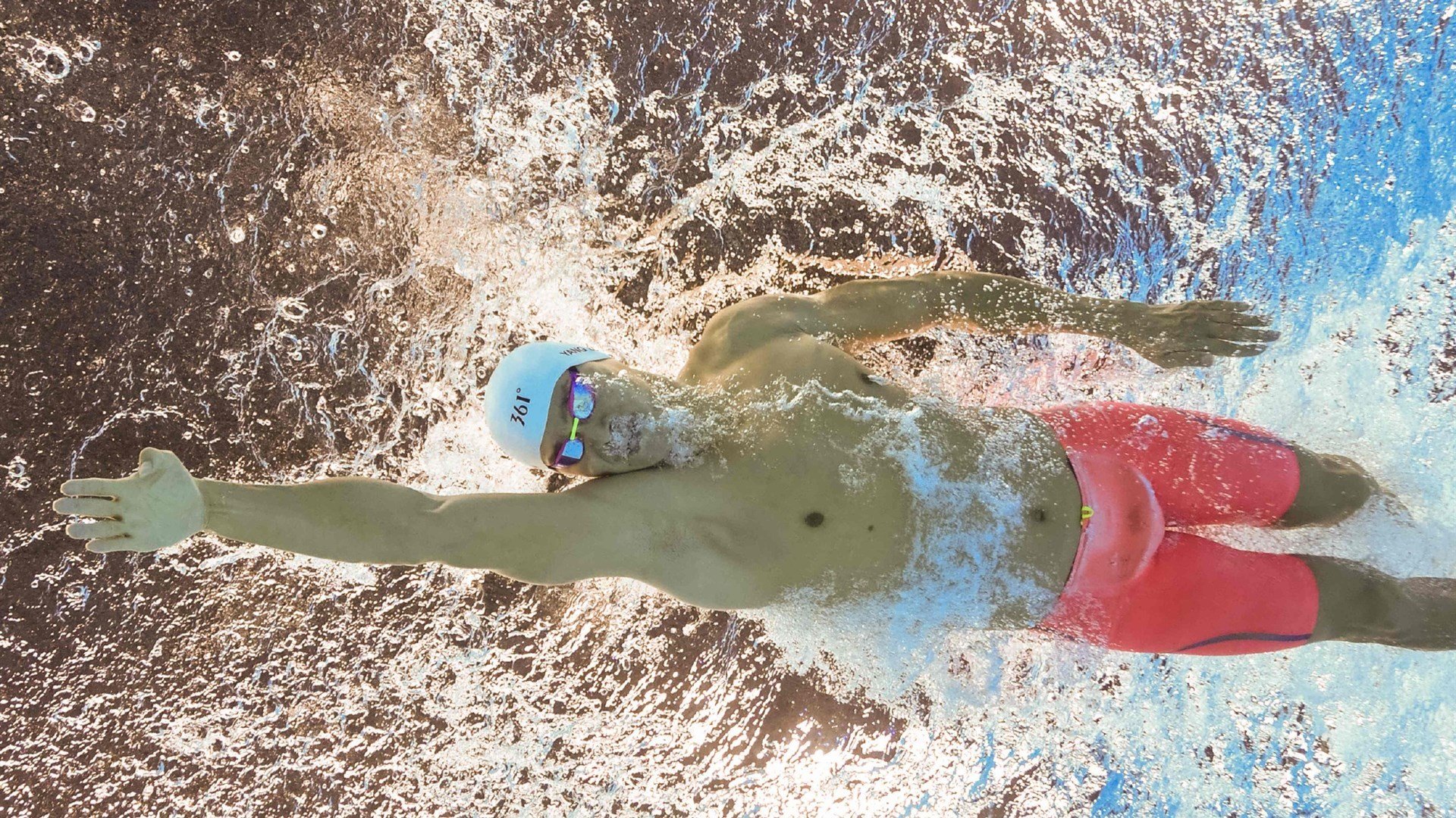 吉林队力克四川队，布克关键制胜